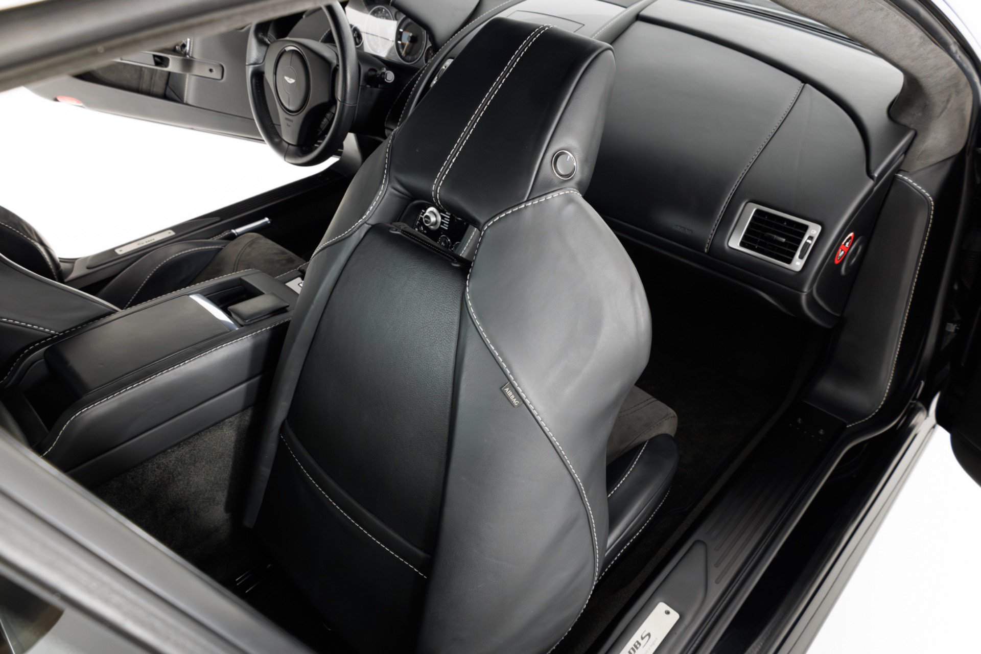 Used 2009 Aston Martin DBS Coupe RWD image 40