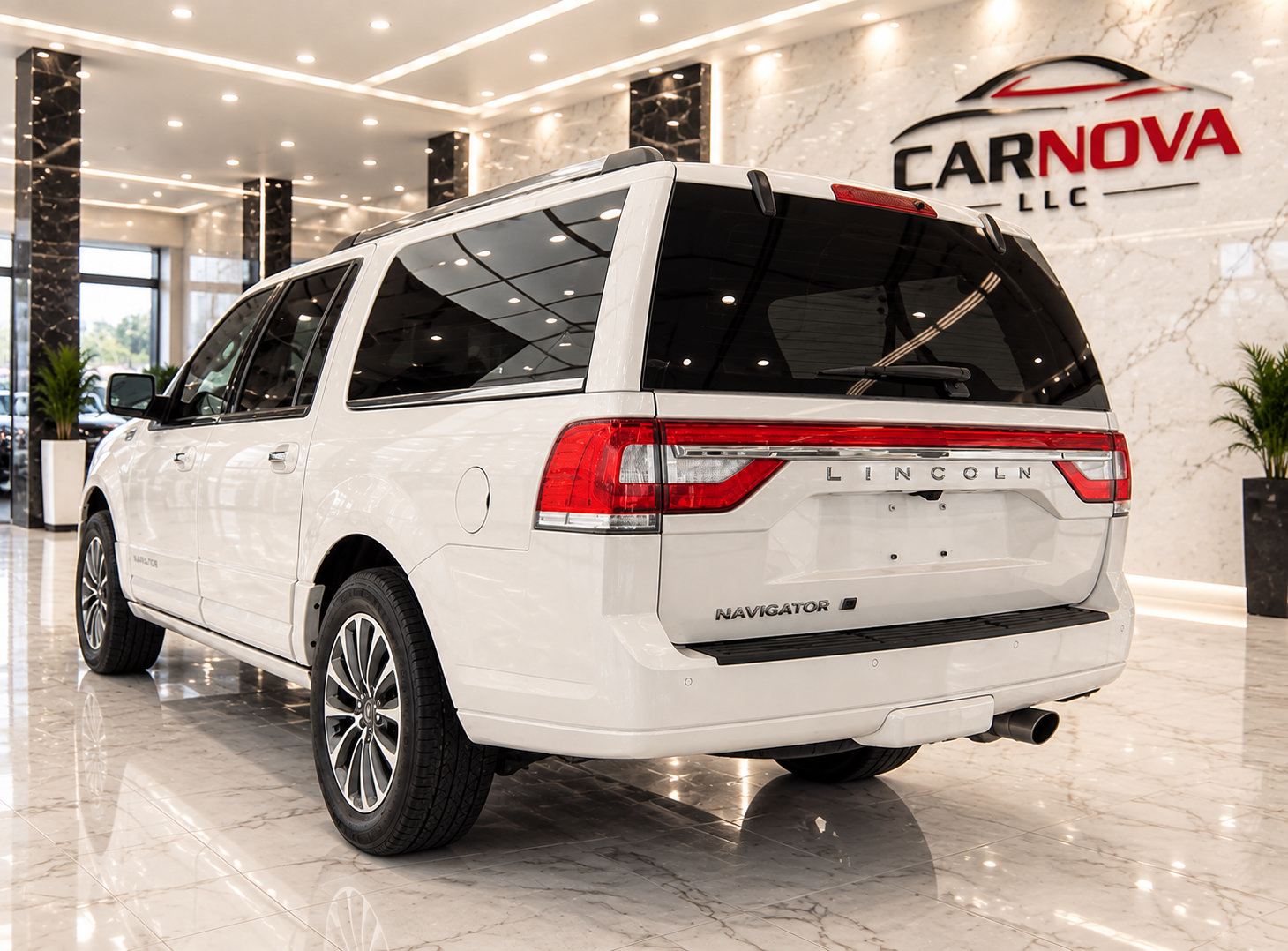 Used 2017 Lincoln Navigator L Select RWD image 4
