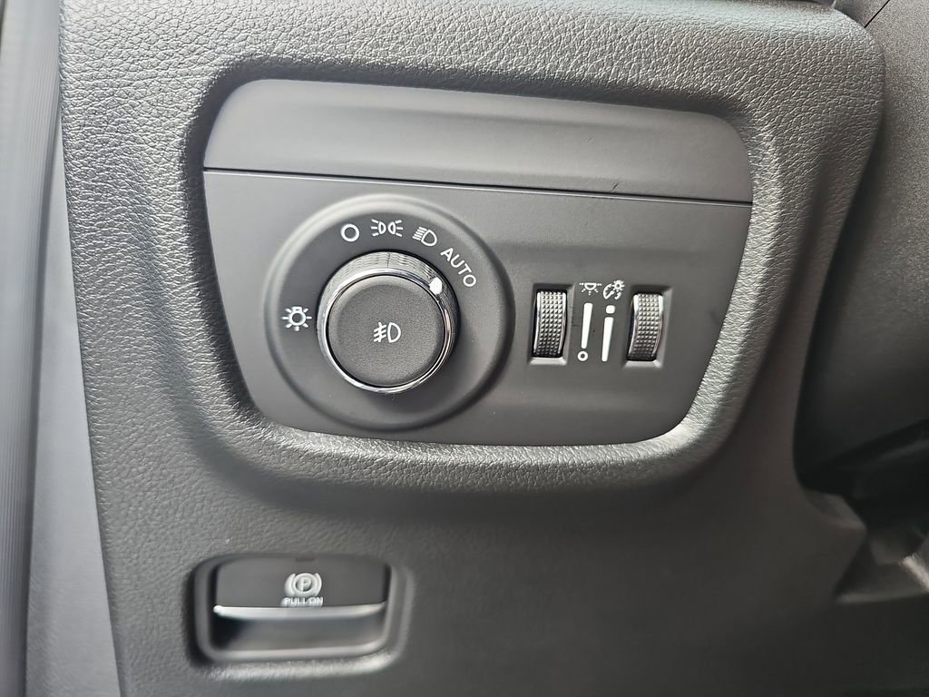 New 2025 Jeep Grand Cherokee Limited w/ Trailer Tow Package image 23