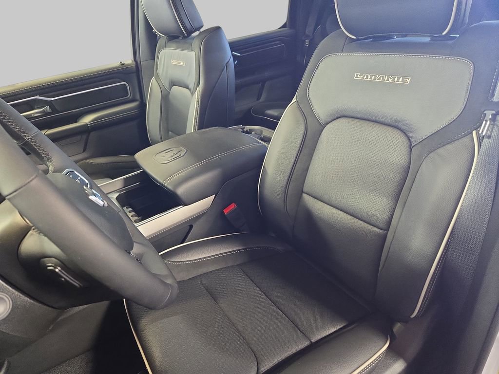 New 2026 RAM 1500 Laramie AWD/4WD image 17