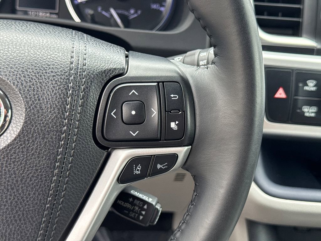 Used 2019 Toyota Highlander XLE FWD image 26