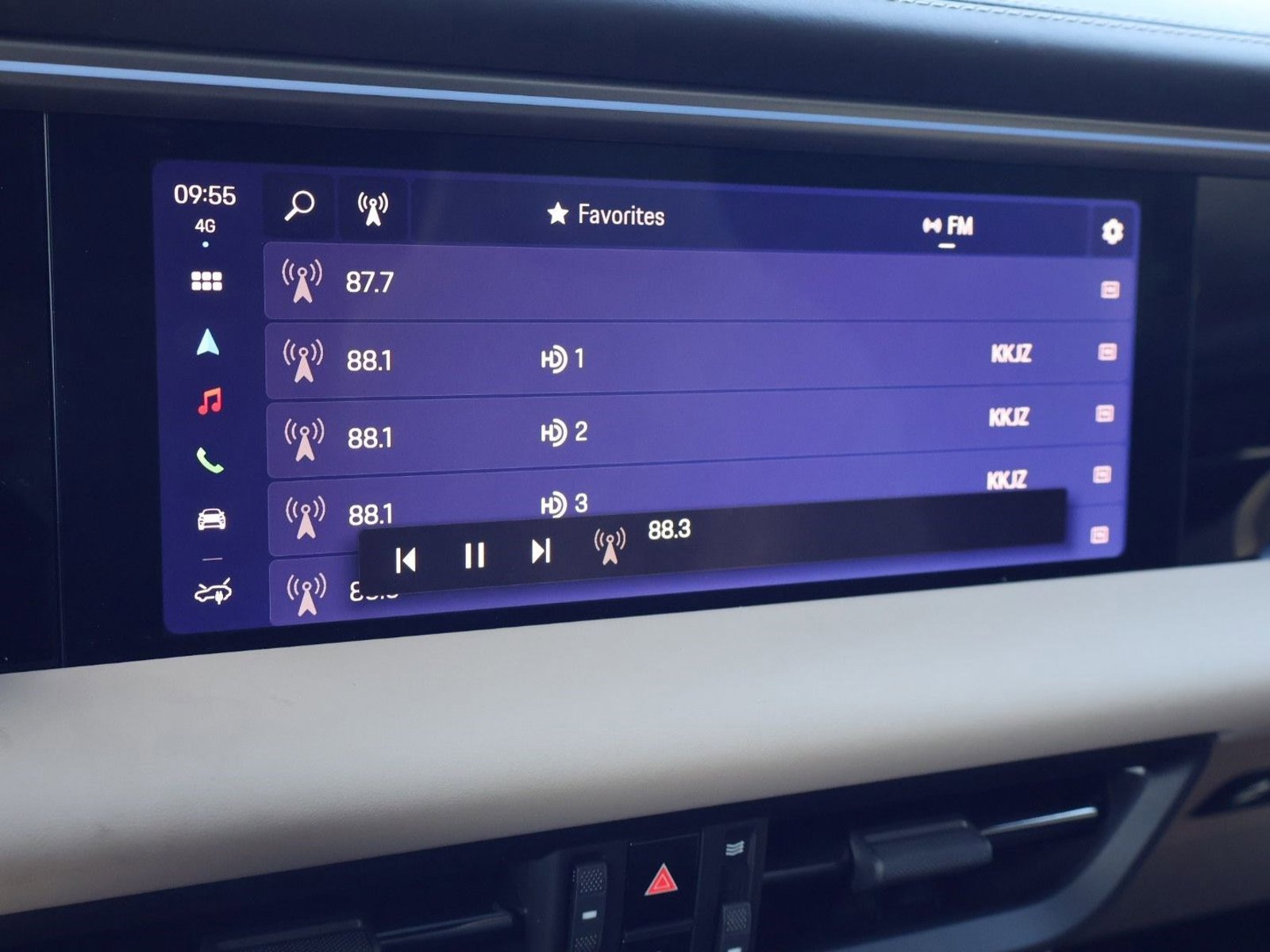 Certified 2025 Porsche Macan Electric RWD image 17
