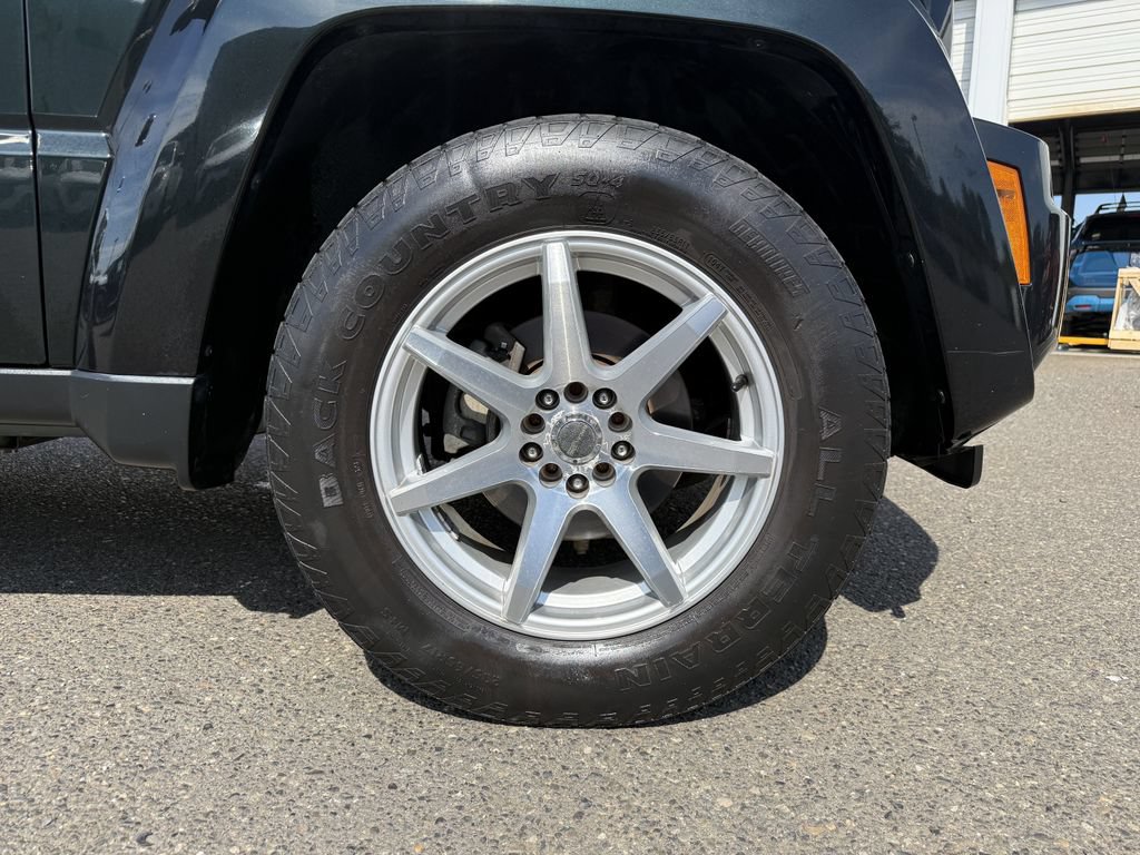 Used 2012 Jeep Liberty Limited Jet w/ Comfort/Convenience Group AWD/4WD image 9