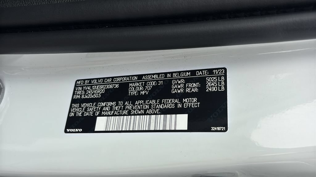 Certified 2024 Volvo XC40 B5 Plus w/ Climate Package AWD/4WD image 34