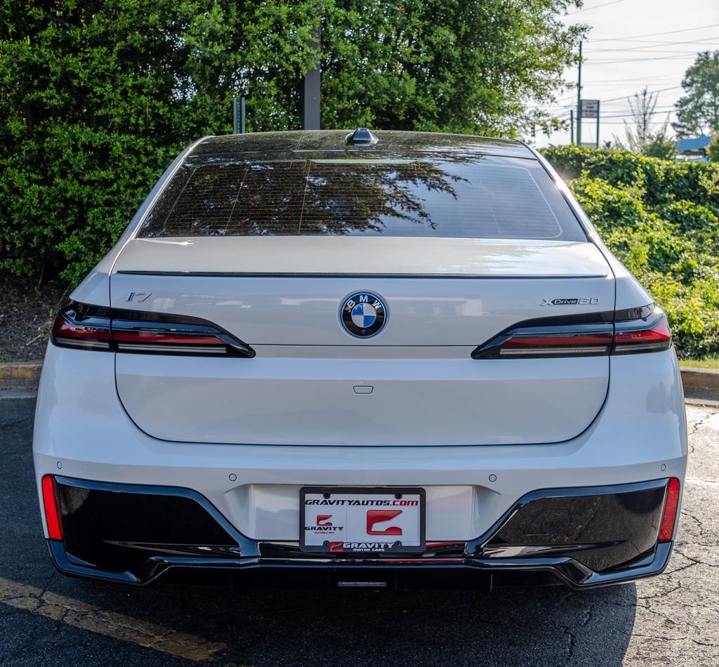 Used 2024 BMW i7 xDrive60 image 27