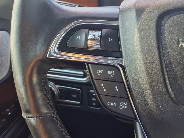 Certified 2020 Lincoln Navigator Reserve w/ Luxury Package AWD/4WD image 16