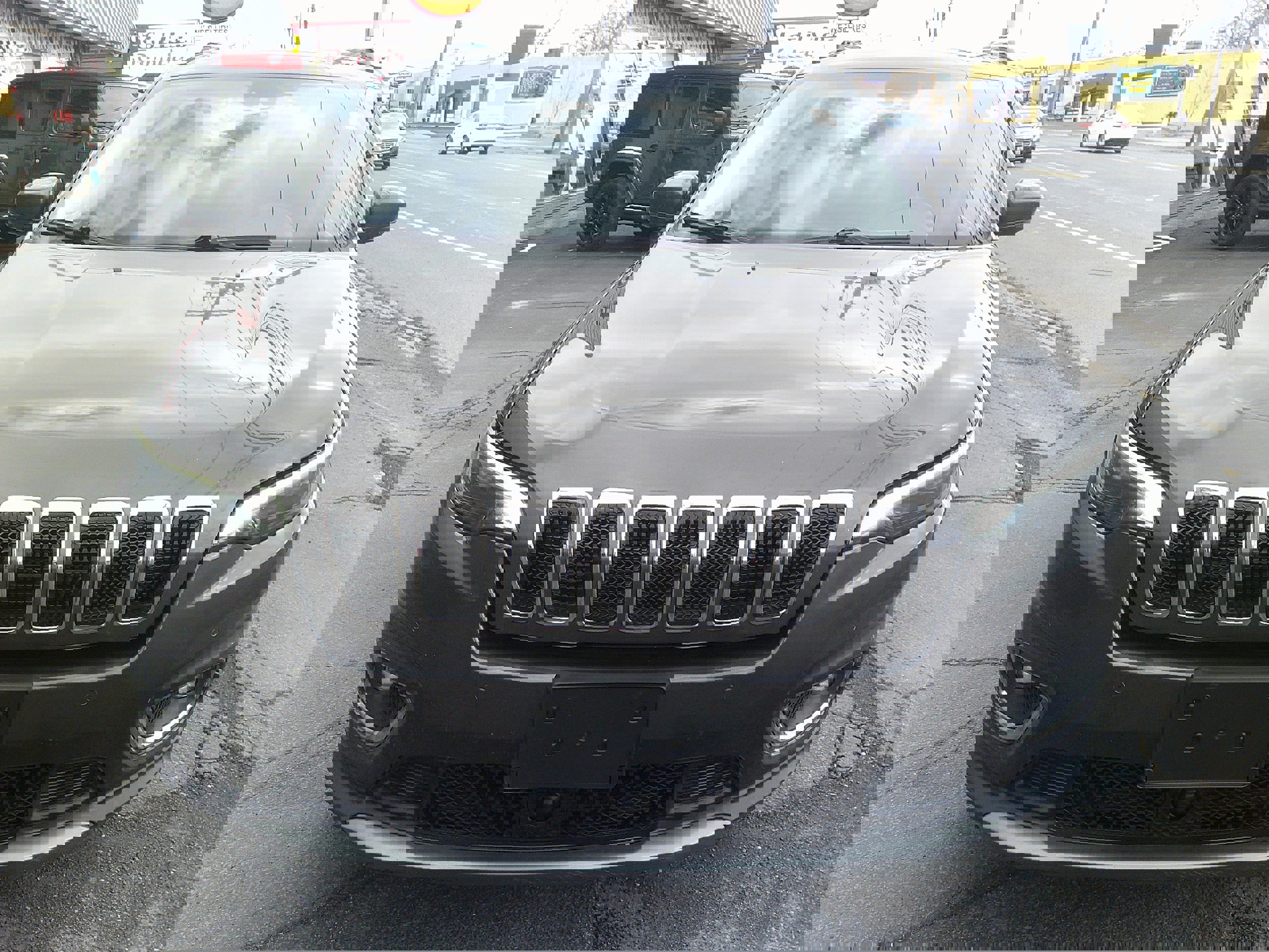 Used 2019 Jeep Cherokee Limited w/ Luxury Group image 10