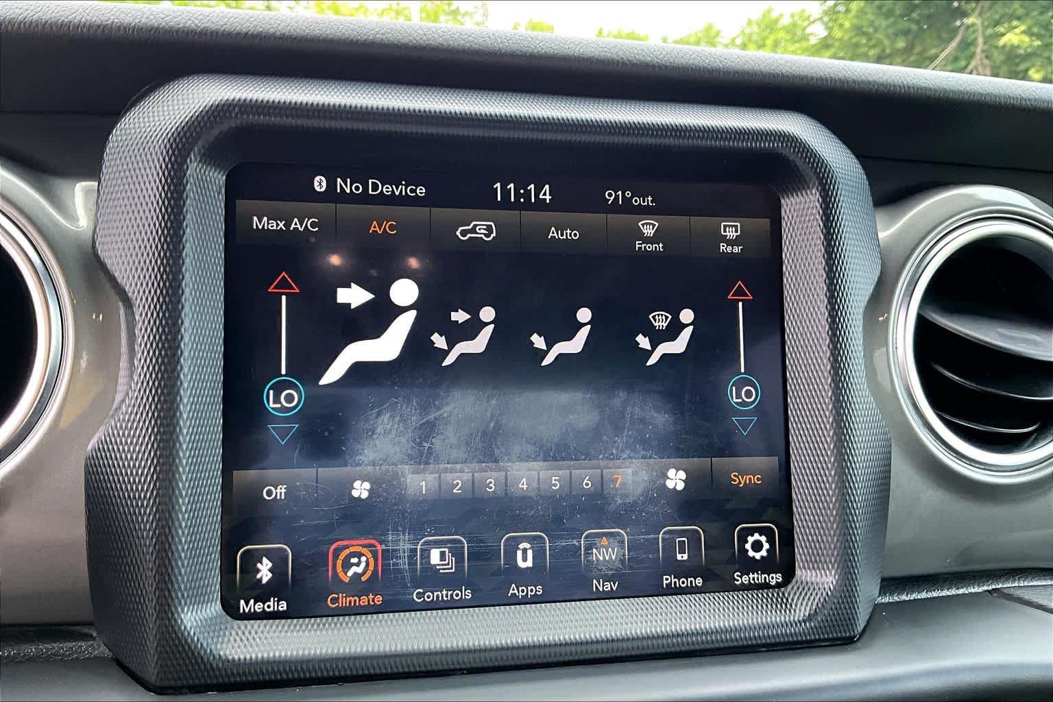Used 2022 Jeep Wrangler Unlimited Sahara w/ LED Lighting Group AWD/4WD image 31