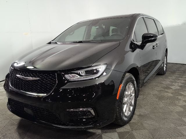 New 2026 Chrysler Pacifica Select
