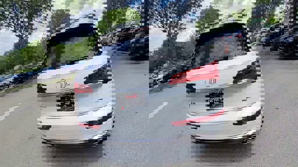 Used 2022 Audi Q5 2.0T Premium w/ Convenience Package image 7