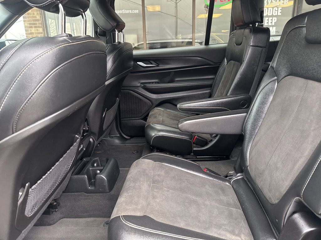 Used 2024 Jeep Grand Cherokee L Altitude image 4