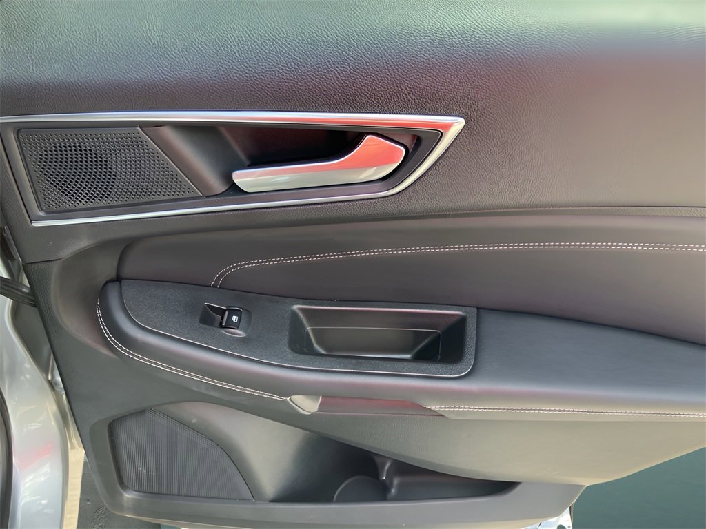 Used 2024 Ford Edge Titanium image 46