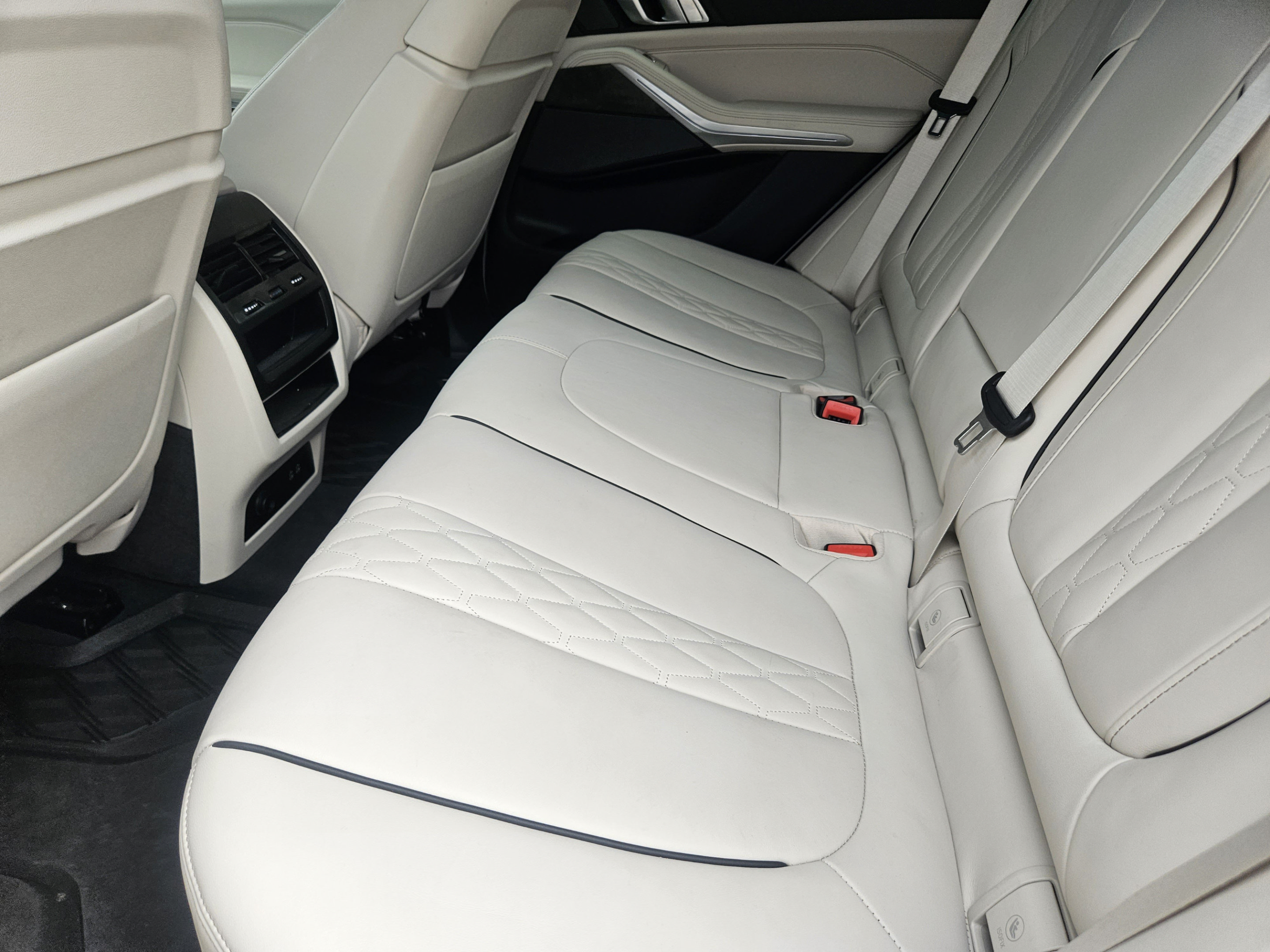 Used 2024 BMW X5 sDrive40i w/ Premium Package RWD image 18