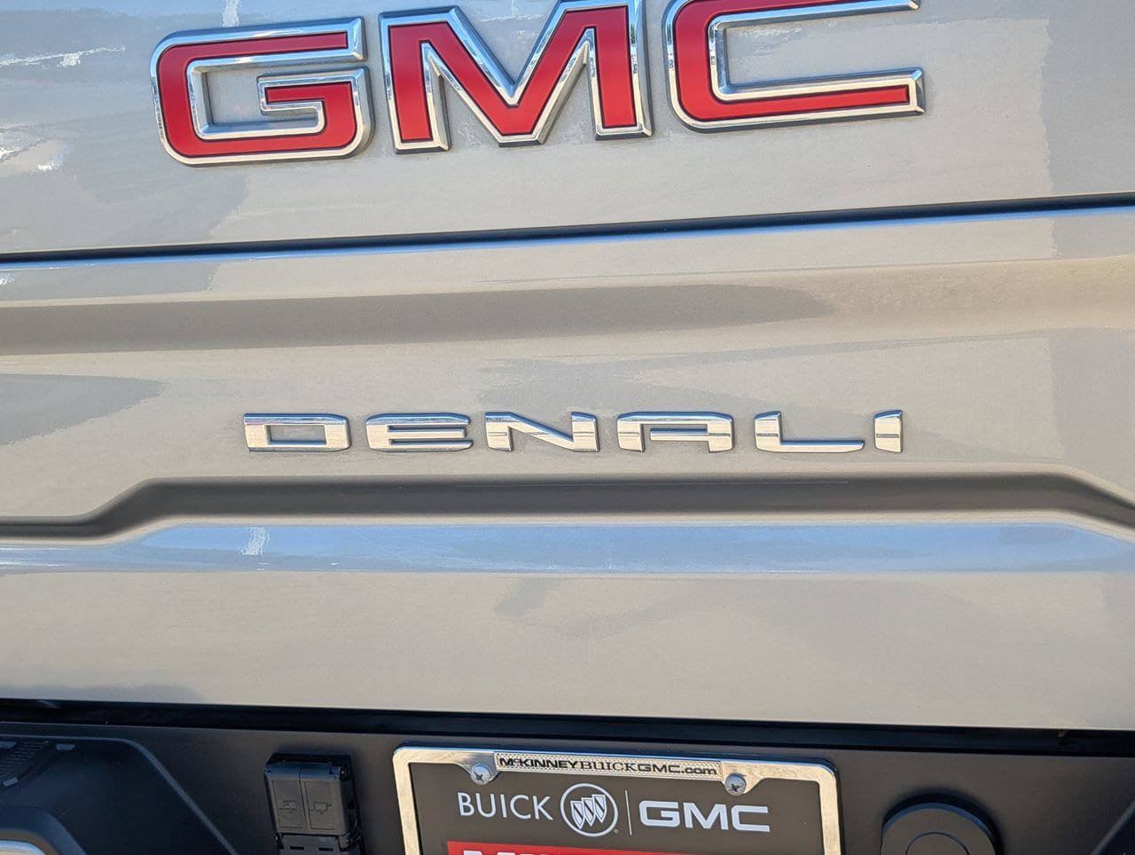 Used 2024 GMC Sierra 1500 Denali RWD image 8