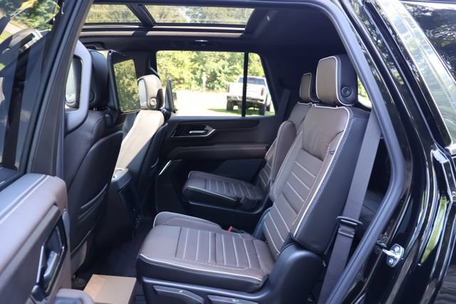 New 2026 GMC Yukon Denali Ultimate w/ LPO, Floor Liner Package AWD/4WD image 22