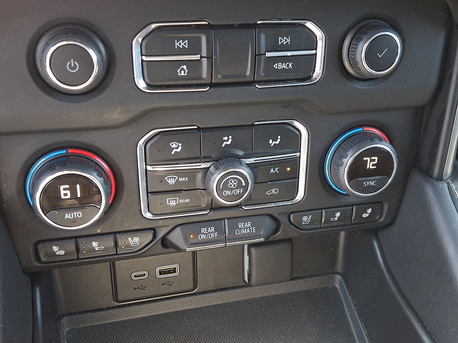 Certified 2024 Chevrolet Suburban Premier AWD/4WD image 18