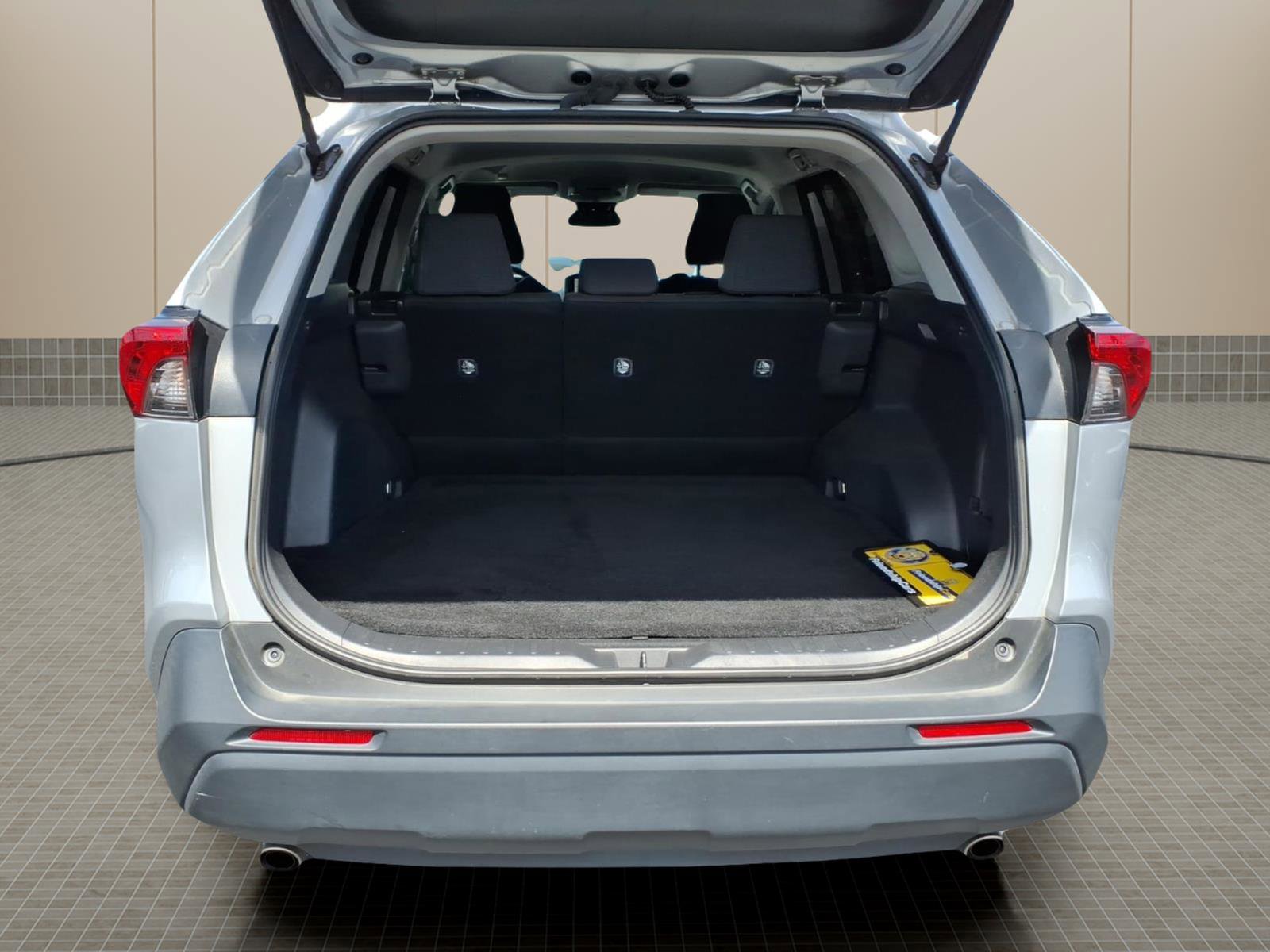 Used 2024 Toyota RAV4 LE image 9