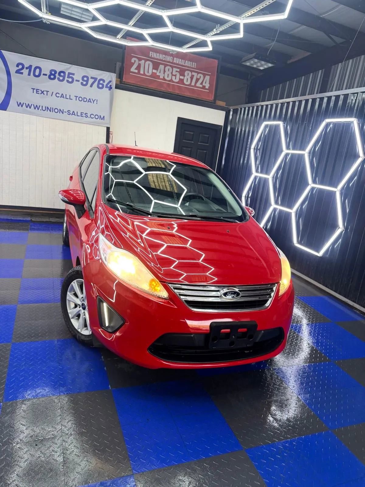 Used 2013 Ford Fiesta SE image 8