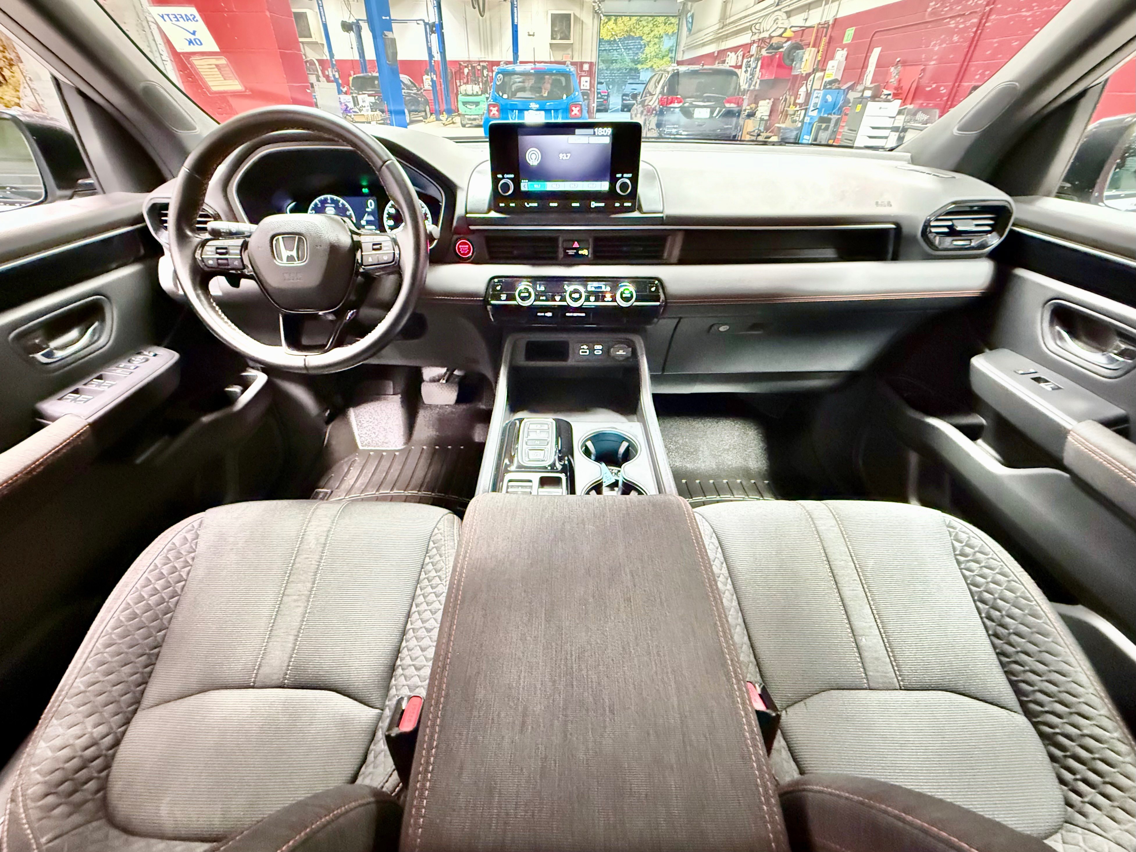 Used 2023 Honda Pilot Sport image 21