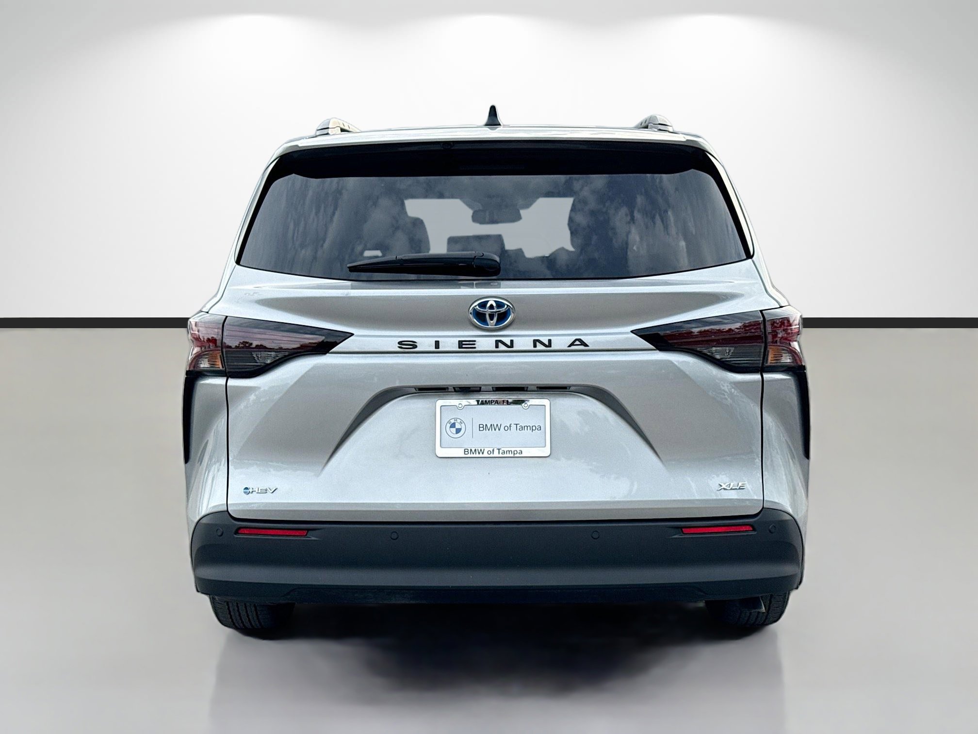 Used 2025 Toyota Sienna XLE FWD image 4