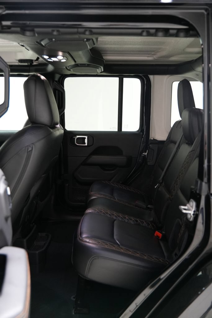 Used 2022 Jeep Wrangler Unlimited Sahara AWD/4WD image 28
