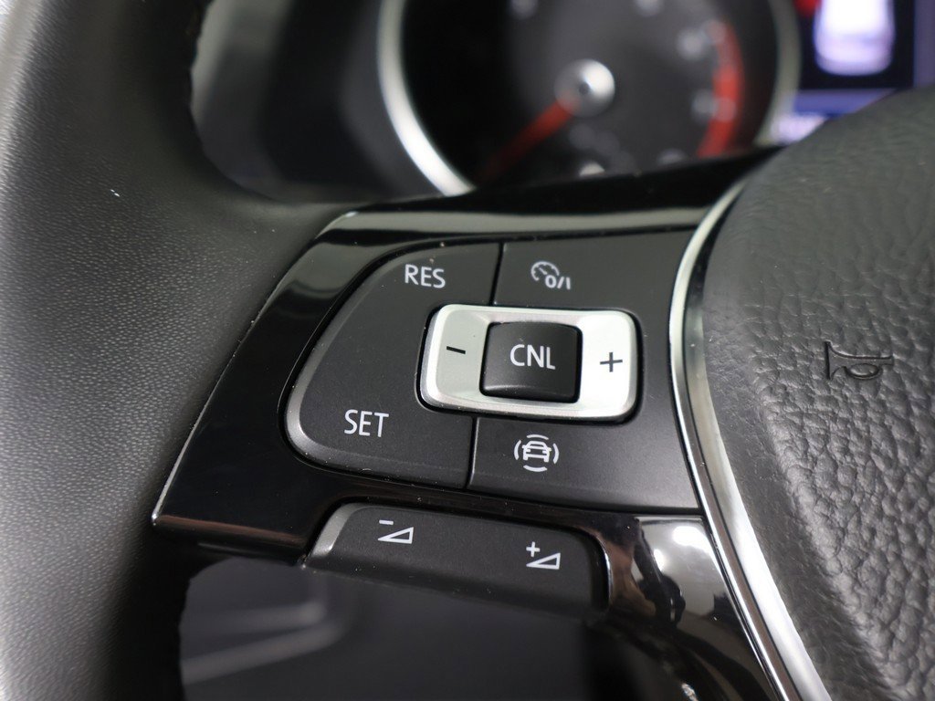 Used 2020 Volkswagen Tiguan SE image 40