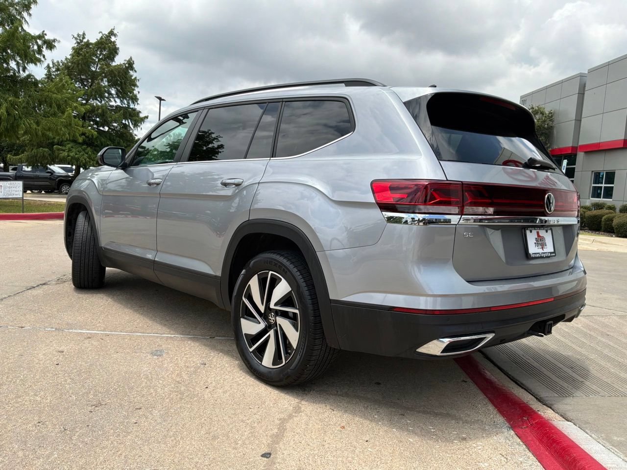 Used 2026 Volkswagen Atlas SE AWD/4WD image 8