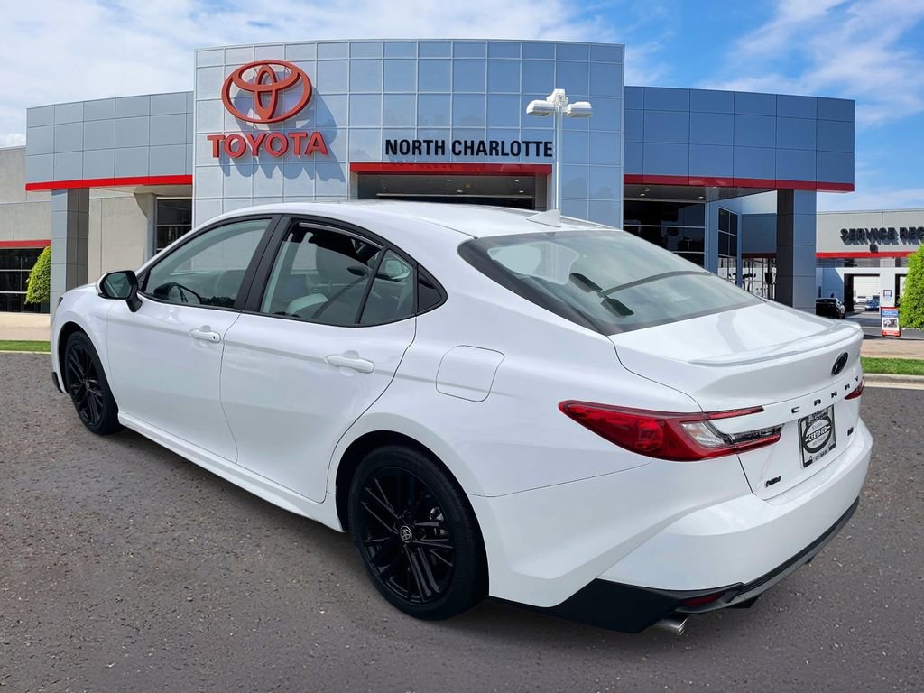 Used 2025 Toyota Camry SE w/ Convenience Package image 8