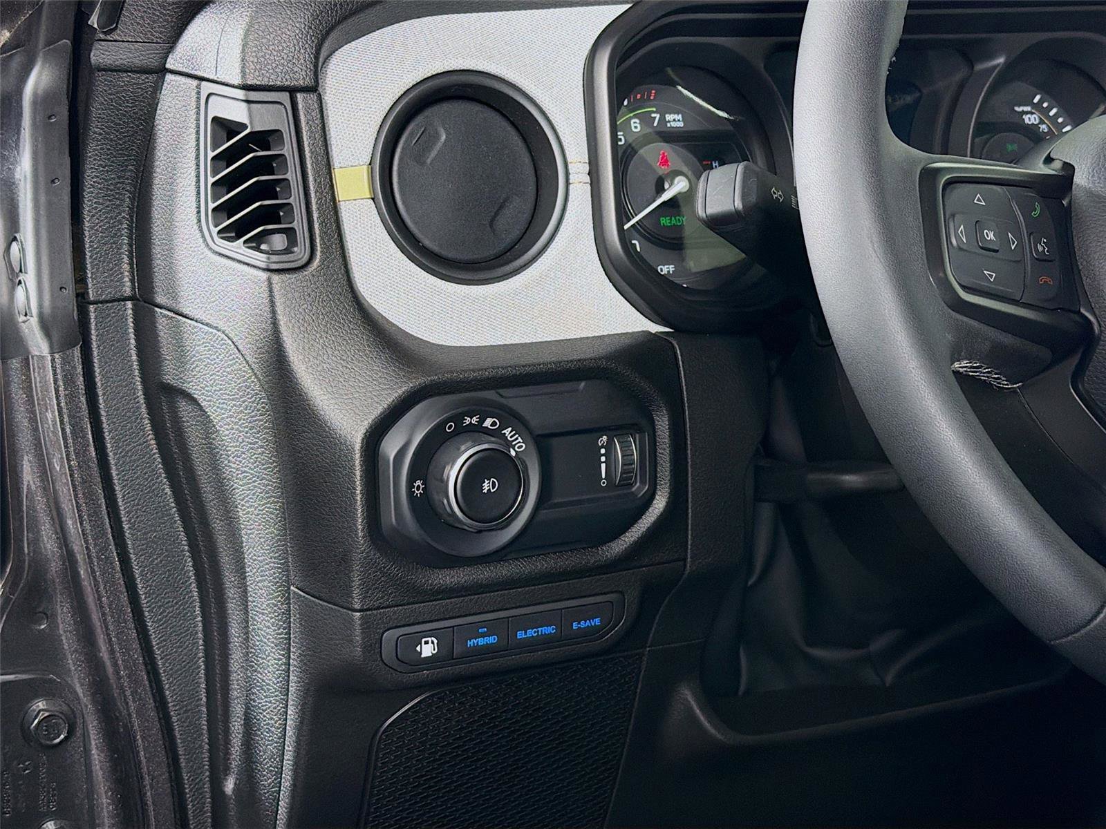 Used 2025 Jeep Wrangler Willys image 10