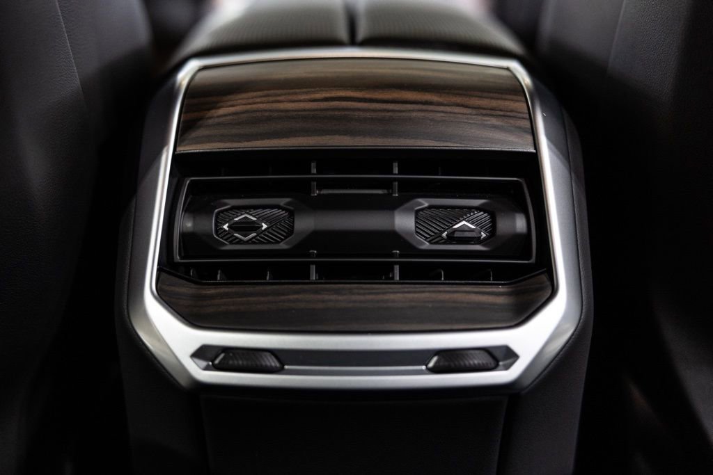 Used 2025 BMW i7 xDrive60 AWD/4WD image 47