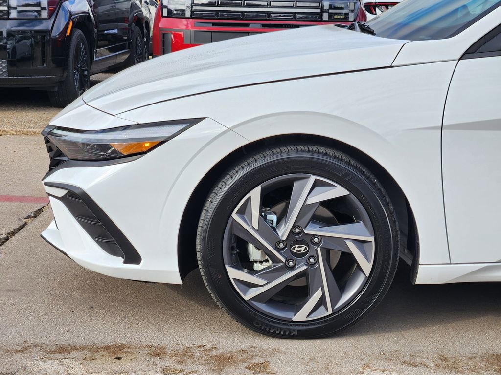 Used 2025 Hyundai Elantra Sport image 9