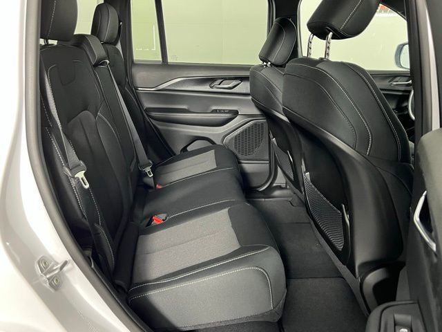 New 2026 Jeep Grand Cherokee Laredo AWD/4WD image 30