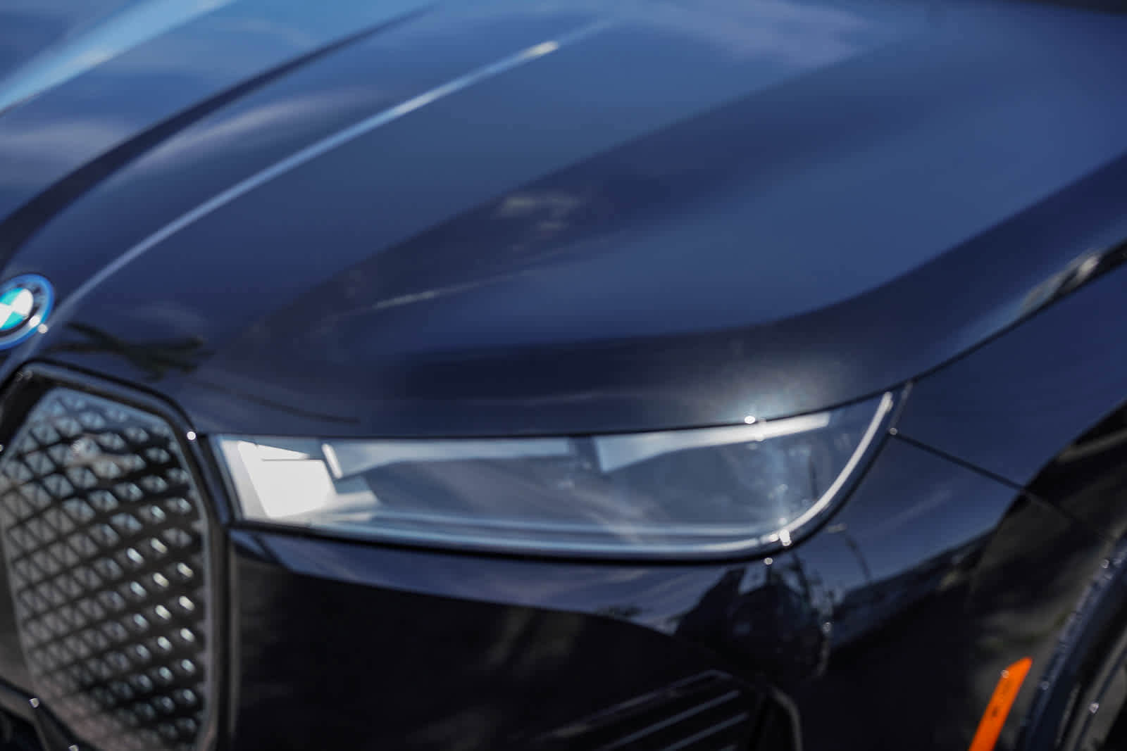 Used 2023 BMW iX xDrive50 w/ Sport Package image 10