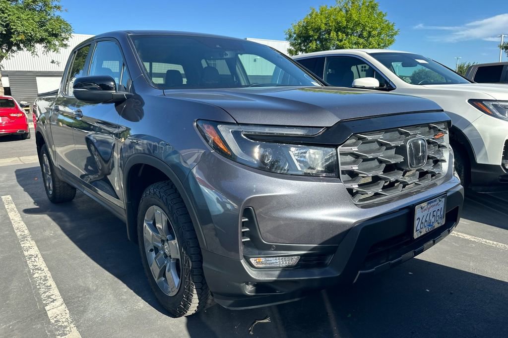 Used 2025 Honda Ridgeline TrailSport image 2
