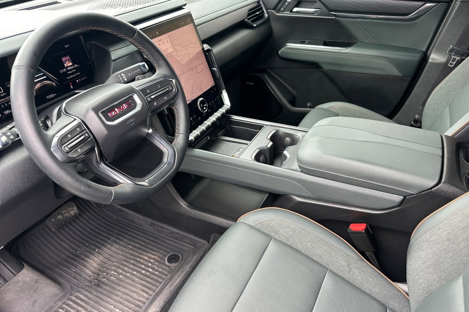 Used 2025 GMC Acadia AT4 w/ LPO, Floor Liner Package image 9