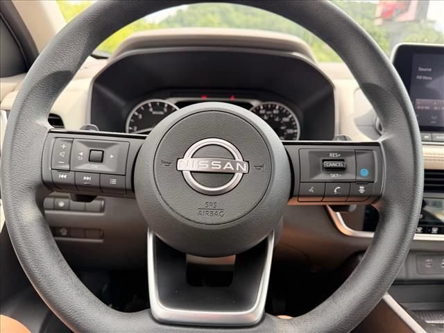 Used 2023 Nissan Rogue SV AWD/4WD image 18