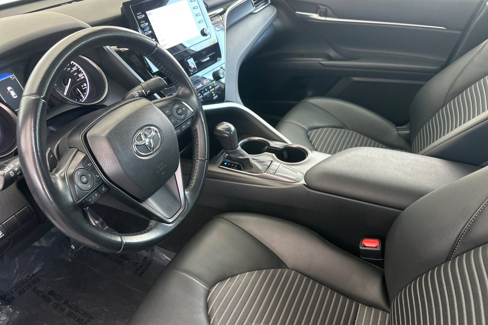 Used 2023 Toyota Camry SE FWD image 4