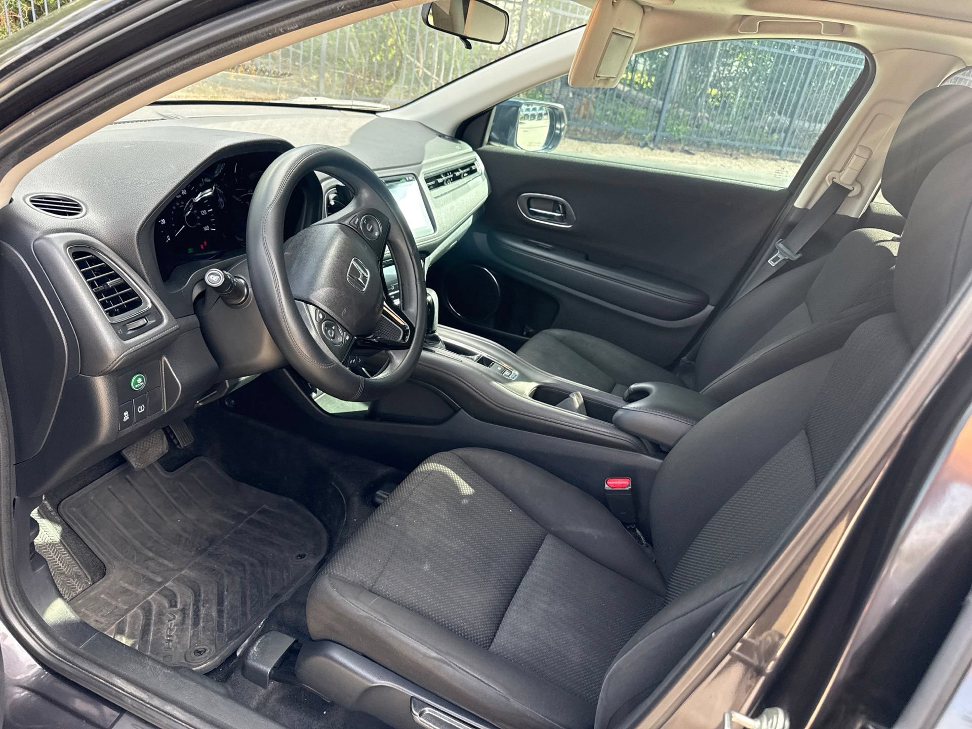 Used 2017 Honda HR-V EX image 9
