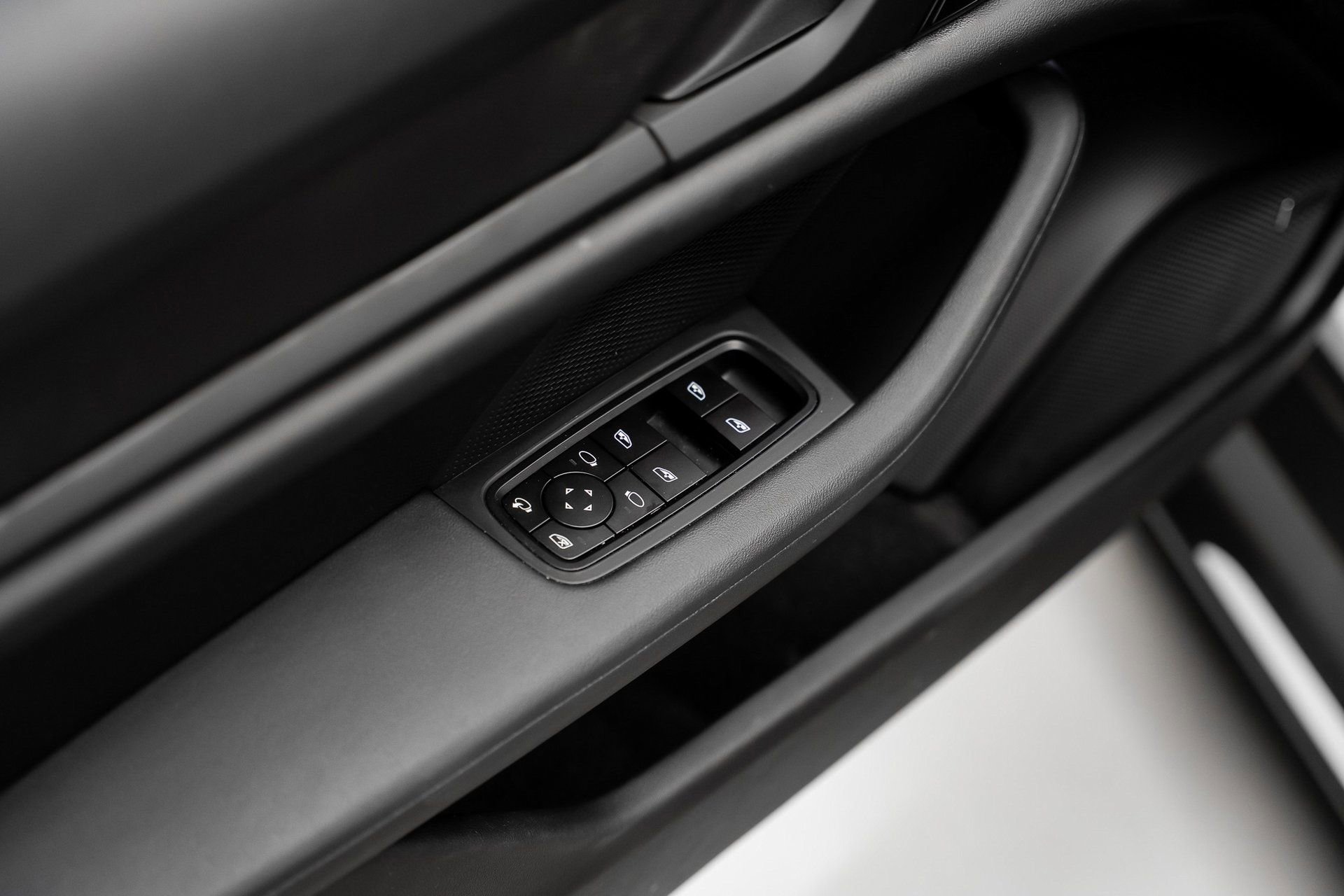 Used 2022 Porsche Taycan image 54