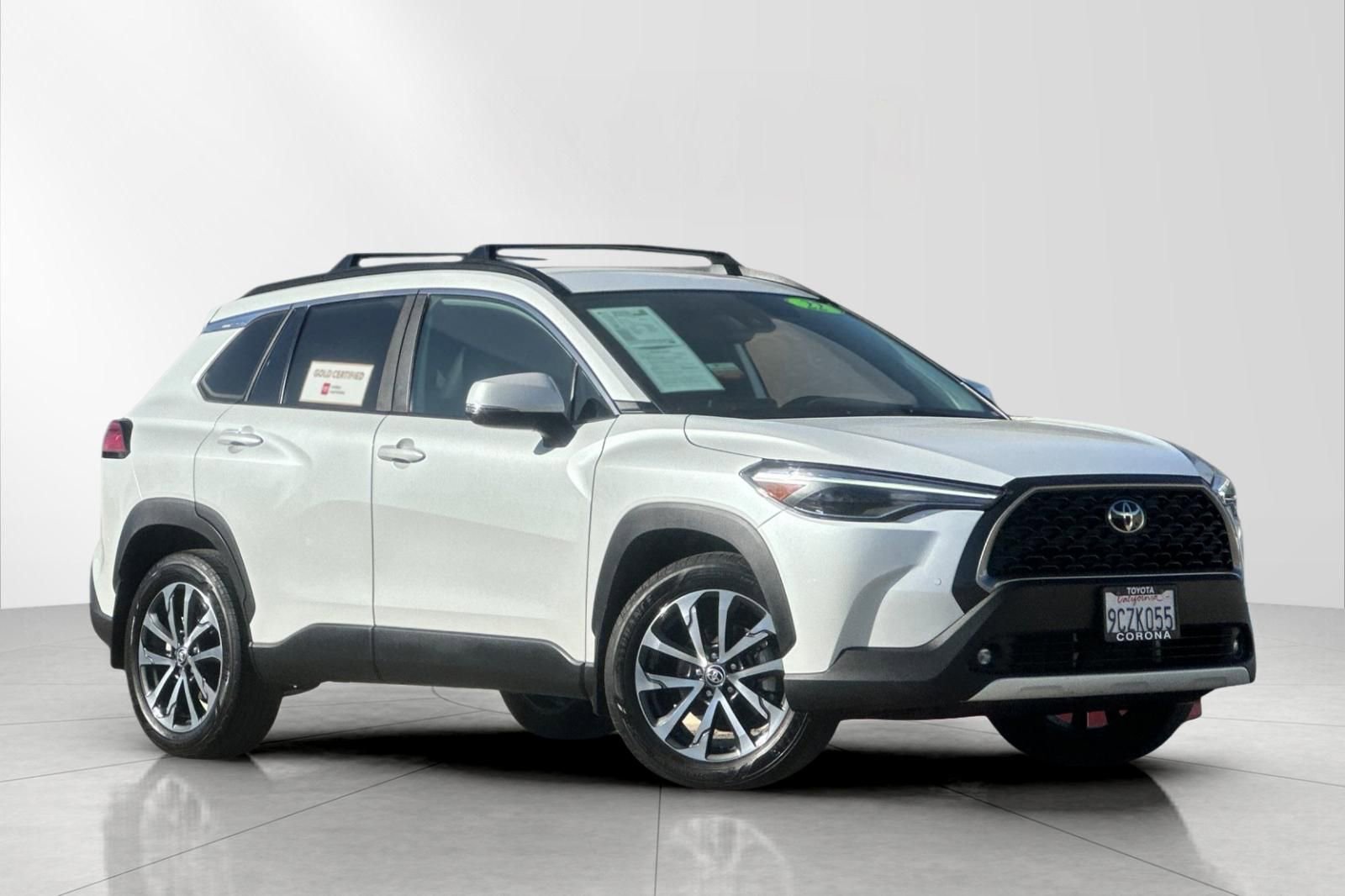 Used 2022 Toyota Corolla Cross XLE image 1