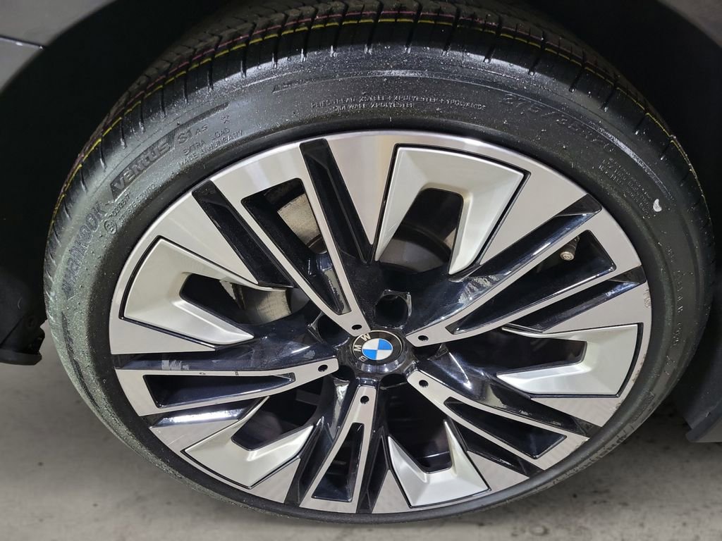 Used 2024 BMW 530i xDrive w/ Premium Package image 12