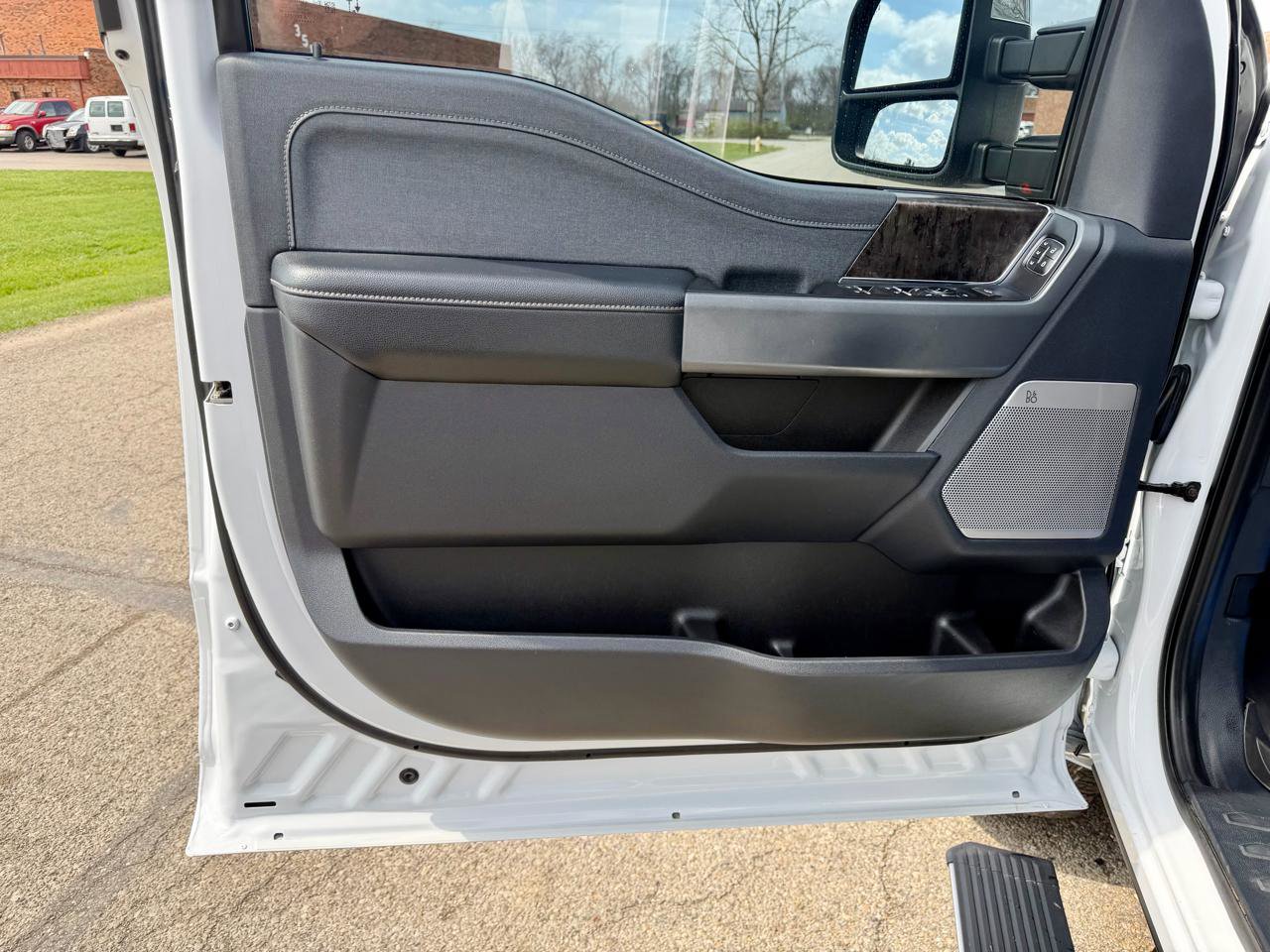 Used 2023 Ford F250 Lariat w/ Chrome Package image 19