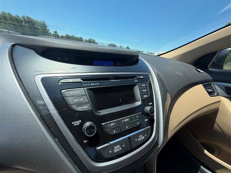 Used 2013 Hyundai Elantra GLS w/ Preferred Pkg FWD image 12
