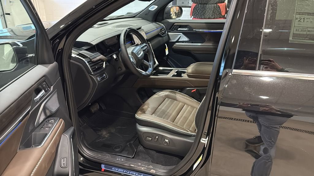 New 2026 GMC Acadia Denali Ultimate w/ LPO, Floor Liner Package AWD/4WD image 23