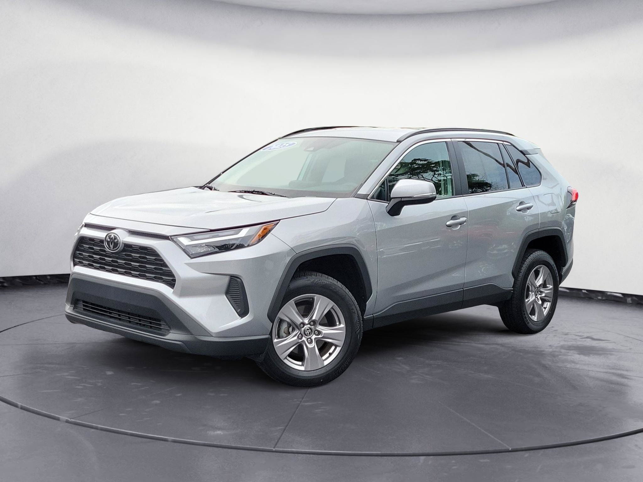 Used 2025 Toyota RAV4 XLE FWD image 1