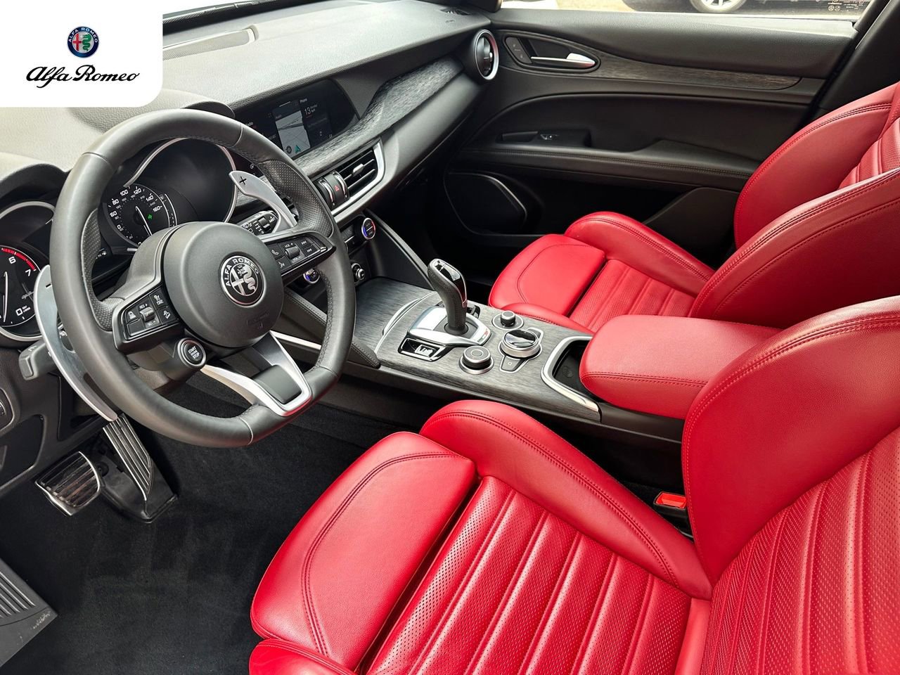 Used 2023 Alfa Romeo Stelvio Sprint image 10