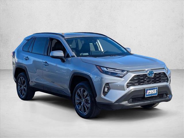 Used 2022 Toyota RAV4 XLE Premium image 3