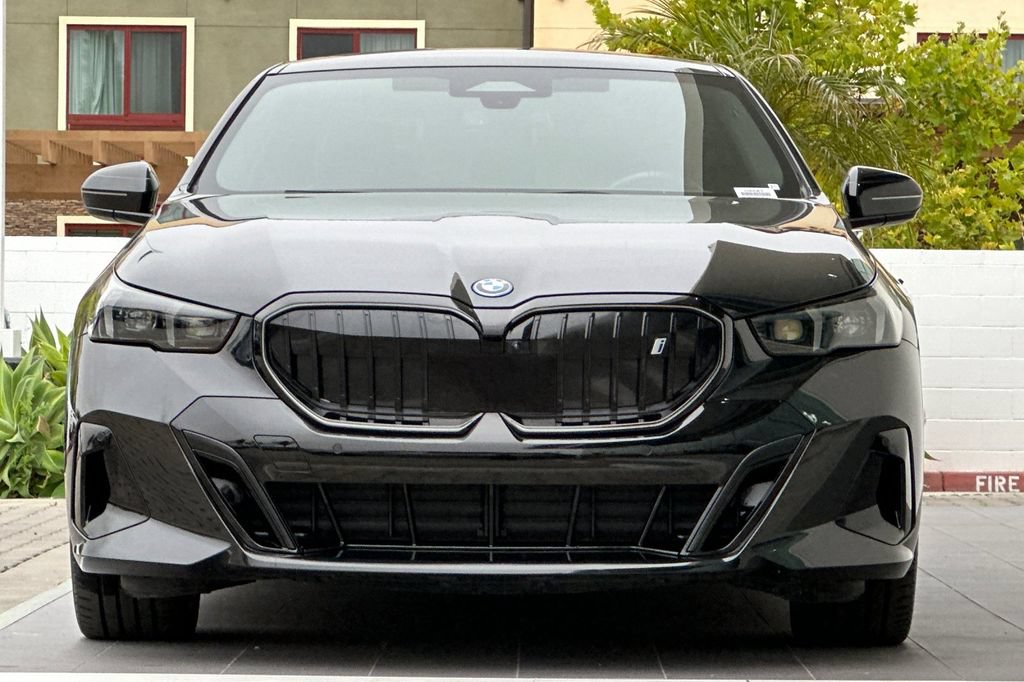 Used 2024 BMW i5 eDrive40i w/ Executive Package RWD image 8