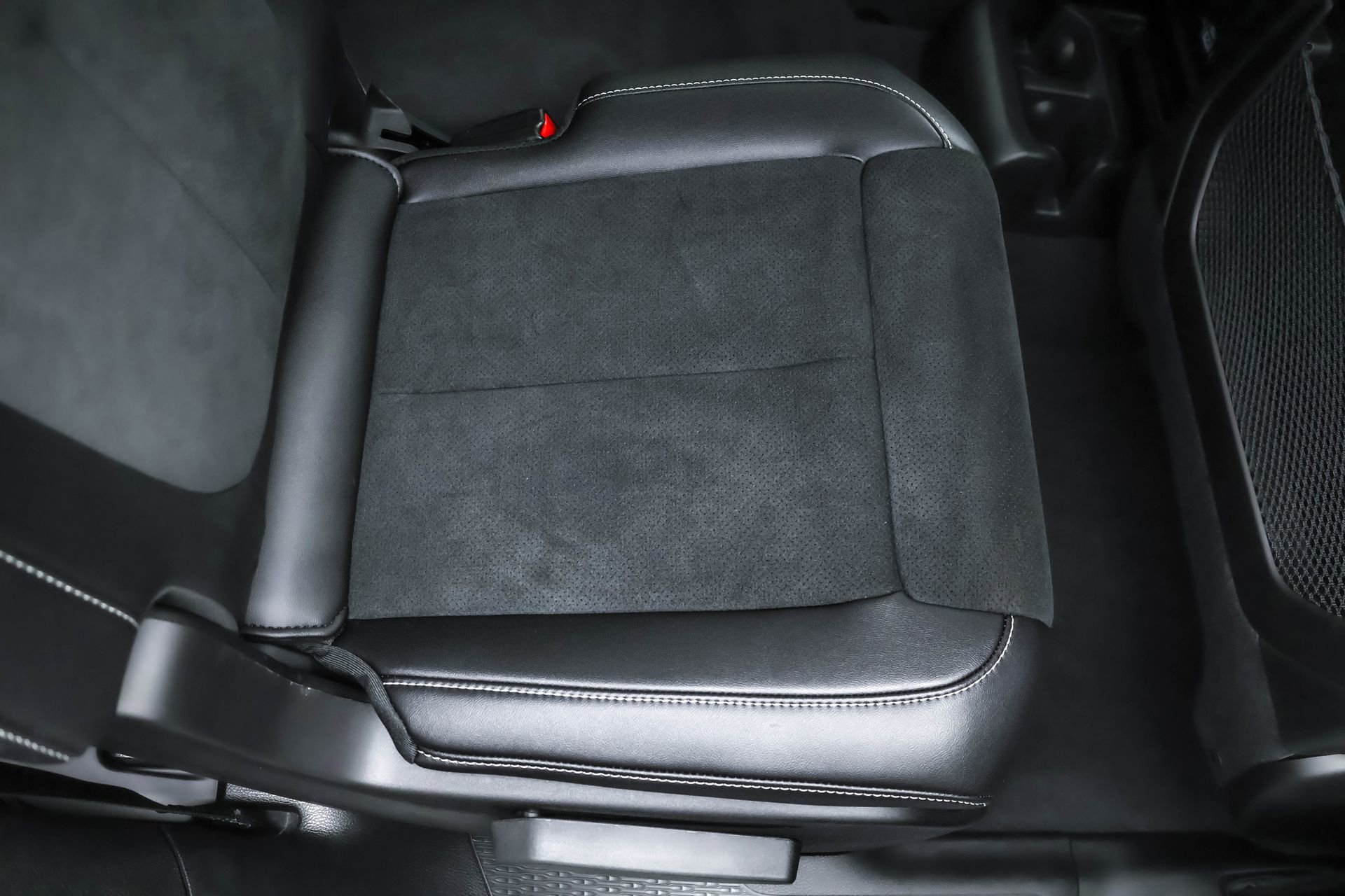 Used 2025 Jeep Grand Cherokee L Altitude image 29