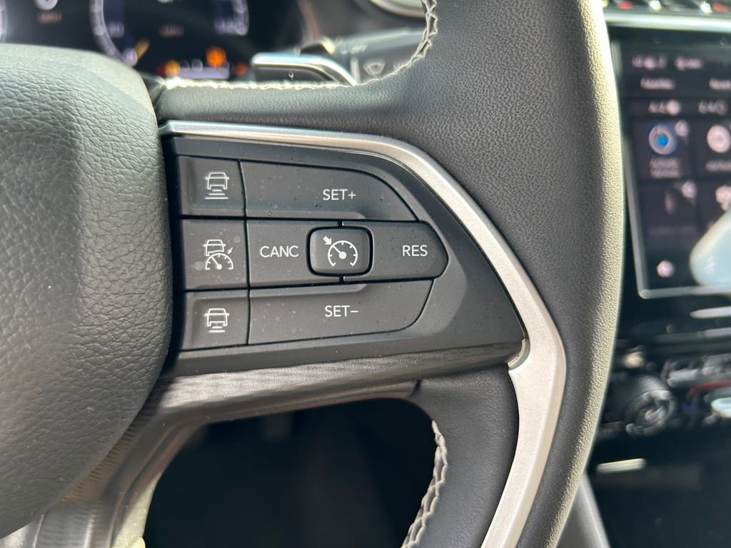 Certified 2023 Jeep Grand Cherokee L Laredo AWD/4WD image 17